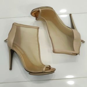 Cream BCBG 8.5 Booties